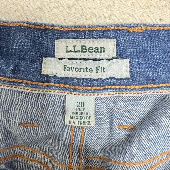 L.L. Bean Womens Size 20 P Blue Favorite Fit Denim Jeans Straight Leg - Picture 3 of 8